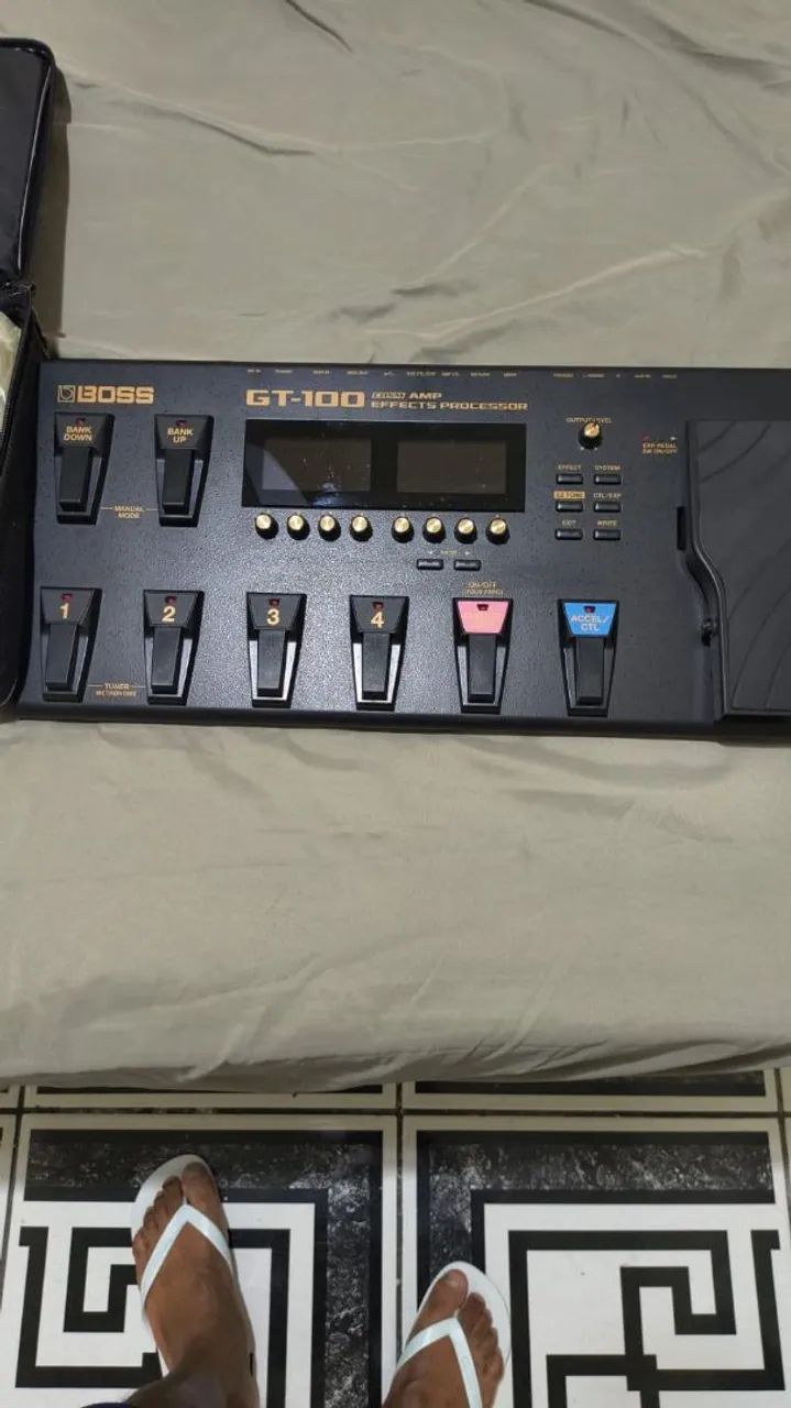 pedaleira da boss GT 100 COSM AMP EFFECTS PROCESSOR - Instrumentos