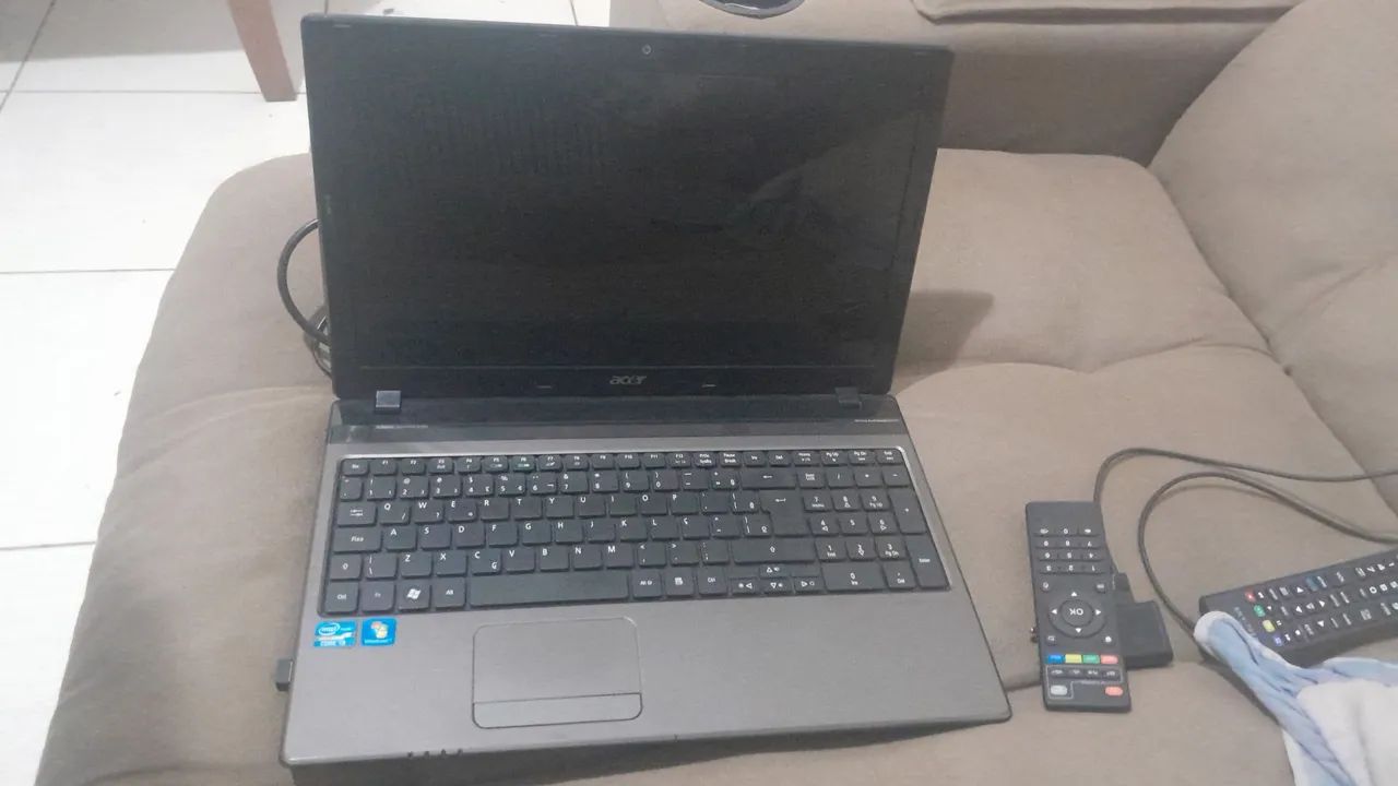 Notebook semi-novo em perfeitas condições 