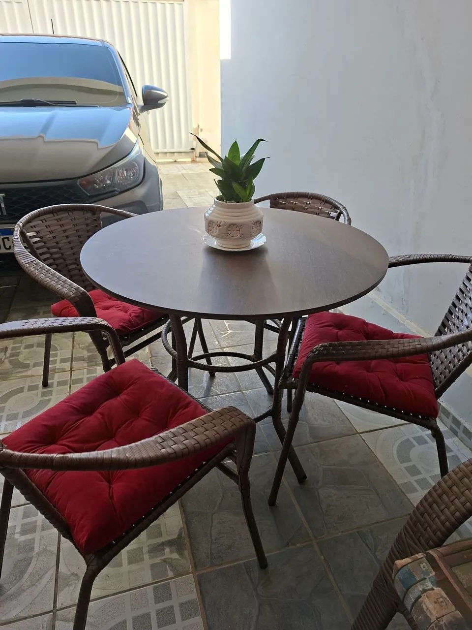 Vendo mesa com 4 cadeiras e almofadas - Foto 5