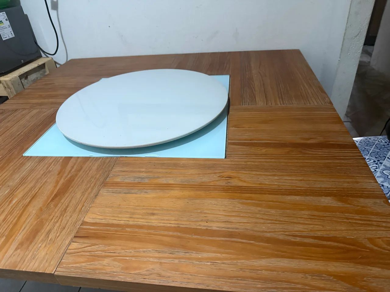 Mesa de jantar em madeira com giratório  - Foto 4