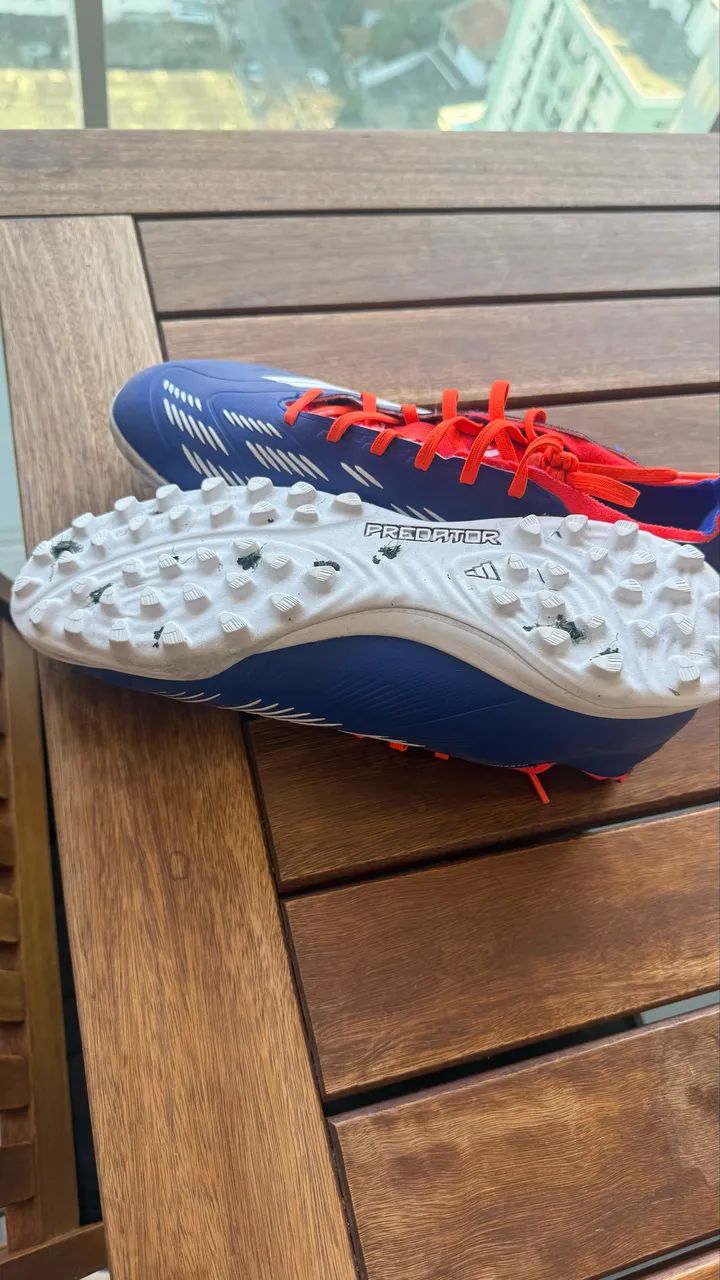 Chuteira adidas 