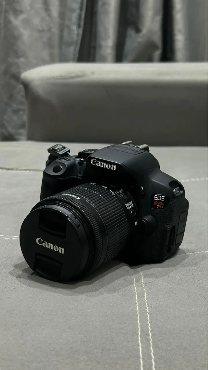 Câmera Canon T5i e lente do kit