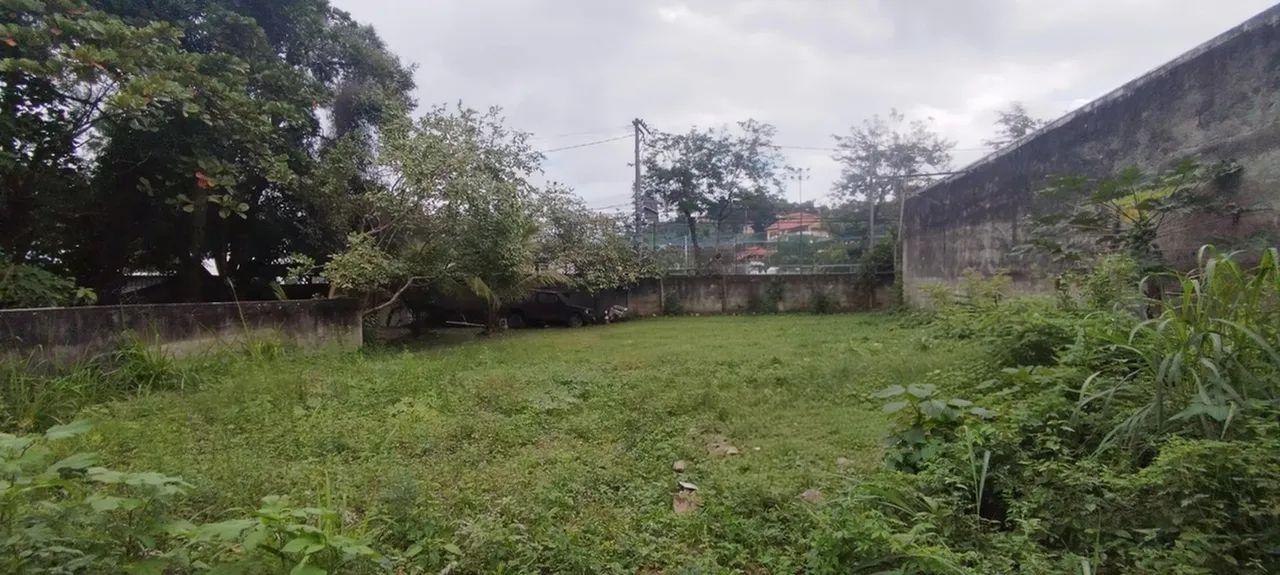Terreno na praça do Trevo de Maria paula