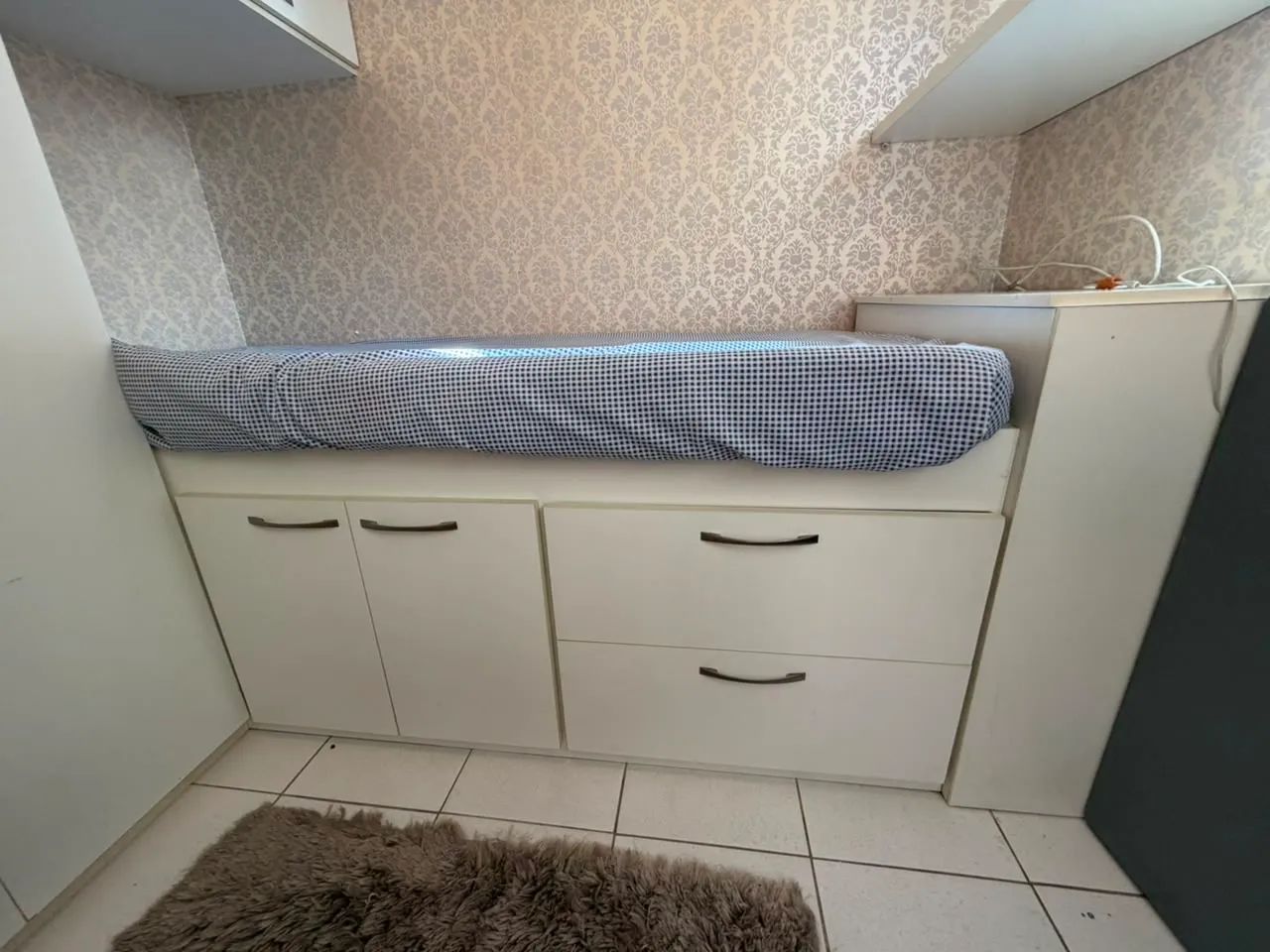 Quarto planejado completo com cama, armários e gaveteiros - Foto 5