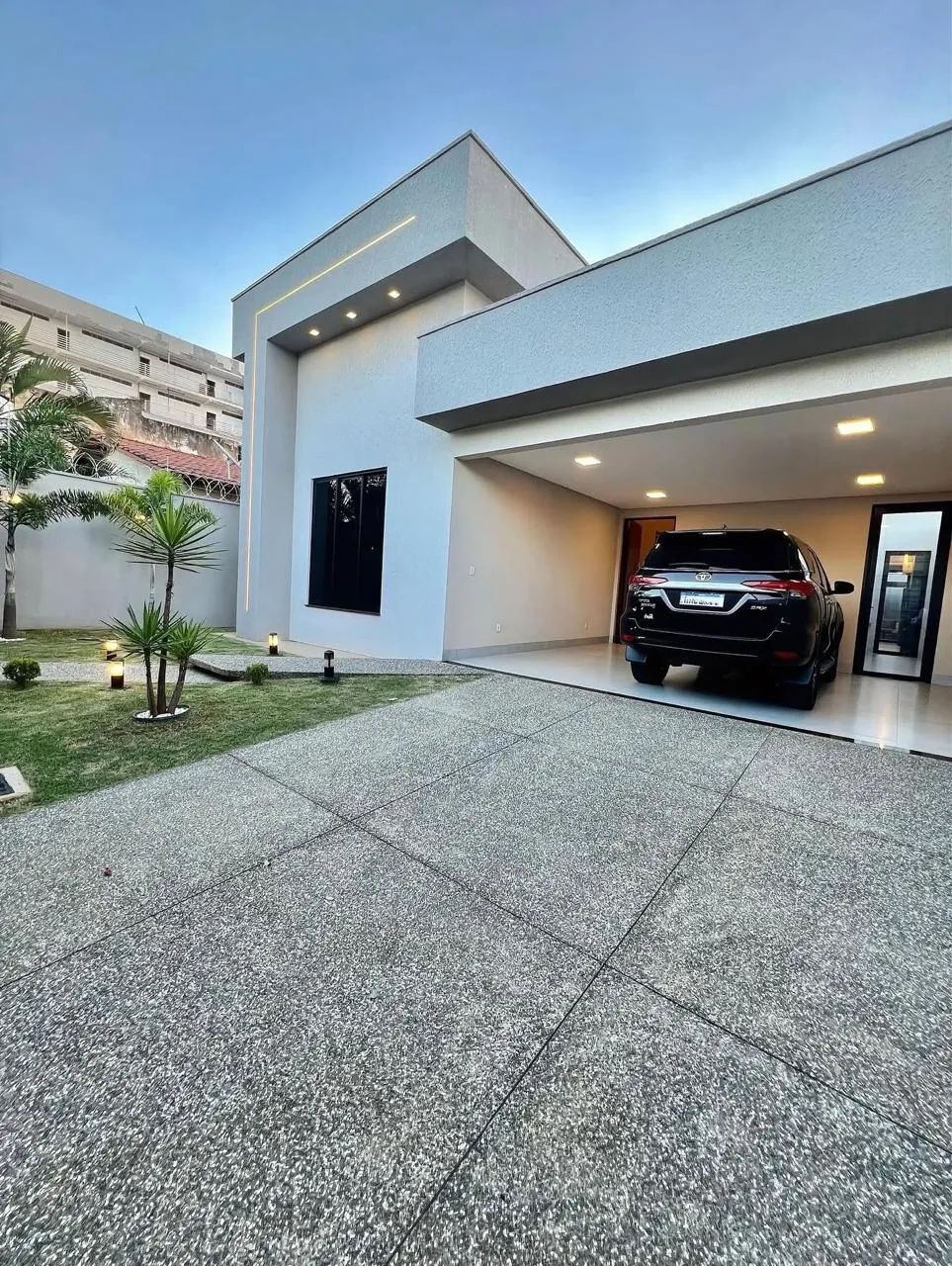 EXCELENTE CASA À VENDA  JARDIM VILA BOA | MOBILIADA E DECORADA