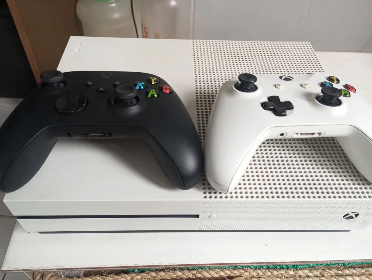 Xbox one 500GB , com dois controles  - Foto 2