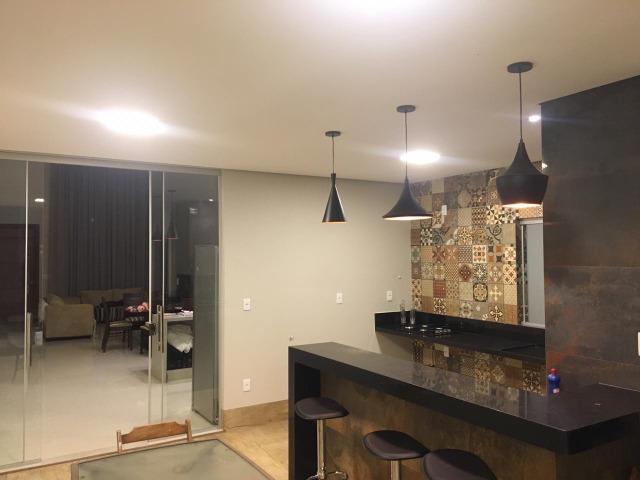 Samuel Pereira oferece: Casa 3 Suites Nova Moderna Pé Direito Duplo Piscina Churrasqueira - Foto 11