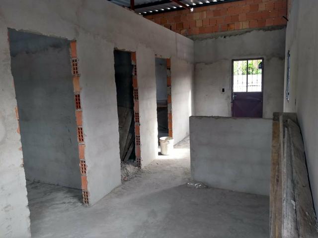 Casa de 2 pisos no monte sião bem localizada - Foto 6