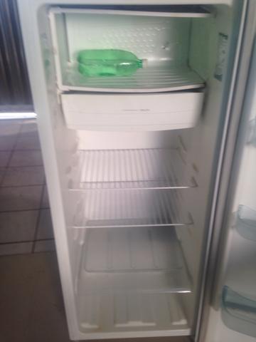Vende-se geladeira e fogão - Foto 6