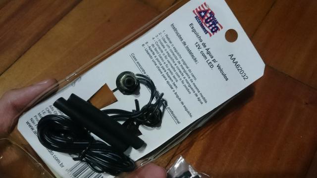 Esguicho De Água Para-brisa Com Led 12v Universal - Foto 3