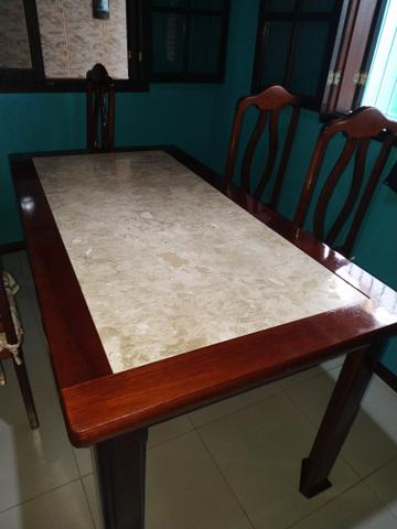 Mesa de Madeira com pedra de Mármore