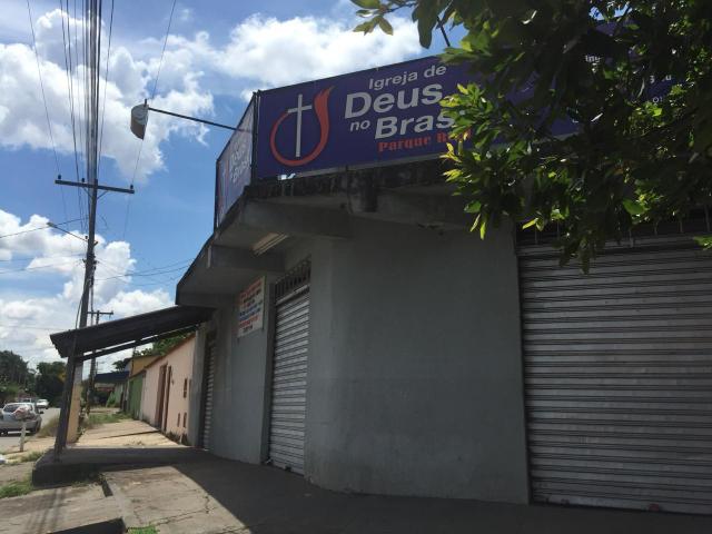 Vendo sala comercial com casa no fundo 3q