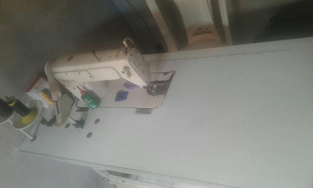 Vendo uma maquina reta barata por 1350