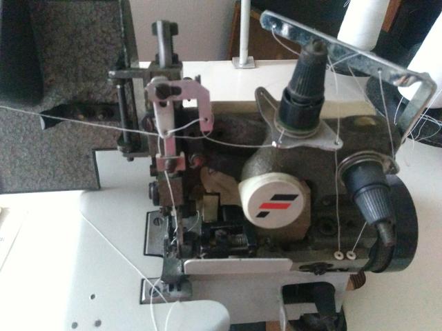 Máquina de costura overclock - Foto 2