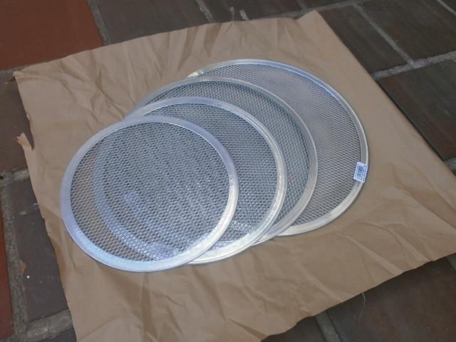 Tela para assar pizza tamanhos -35,40,45 e 50cm - novas - Foto 3