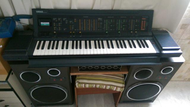 Órgão Yamaha