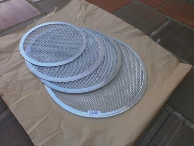 Tela para assar pizza tamanhos -35,40,45 e 50cm - novas - Foto 4