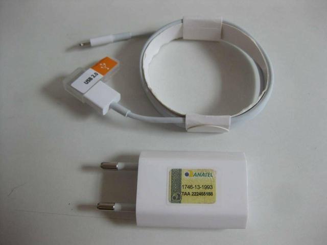 Kit iPhone (cabo e fonte)