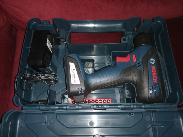 Vendo 2 makita parafusadeira /furadeira de impacto a bateria - Foto 2