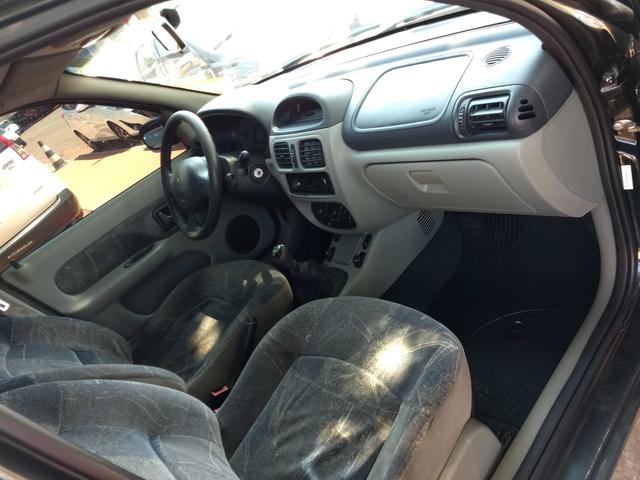 Clio sedan 1.6 - Foto 5