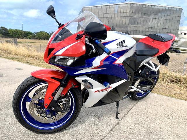 Cbr 600 RR a mais top da categoria estado de zero km
