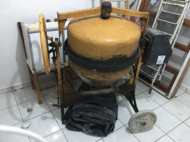 Vendo betoneira menegotti