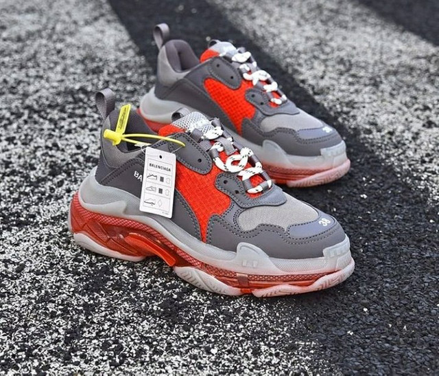 balenciaga triple s vermelho