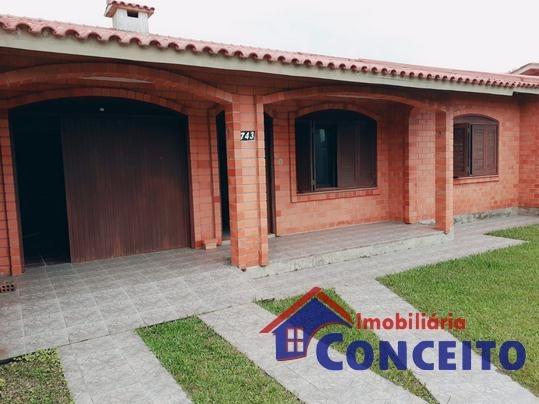 C04 - Linda residência próxima à Avenida principal