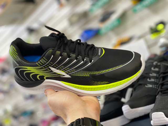 tenis para caminhada bom e barato