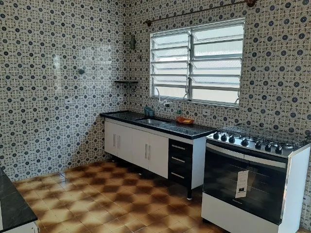 Casa em Guarujá, 04 dormitórios, localizada a uma quadra da praia - Foto 6