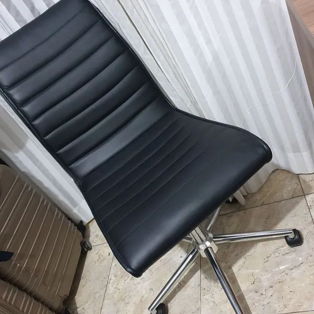 Cadeira giratória secretária (Leiam a descrição do anúncio)