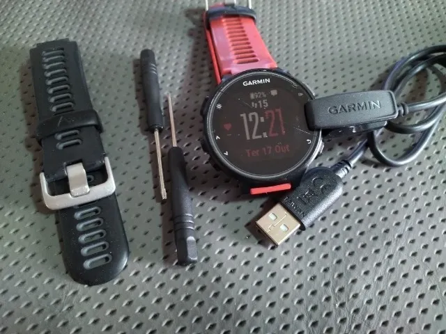 Clube Mania de Corrida  VENDO R$ 900 Relógio Garmin Forerunner 35 Gps  Preto Acompanha caixinha e cabo carregador