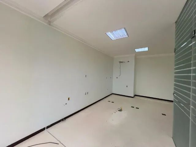 4 salas, recepção, garagem no Ed. Metropolitan Tower.