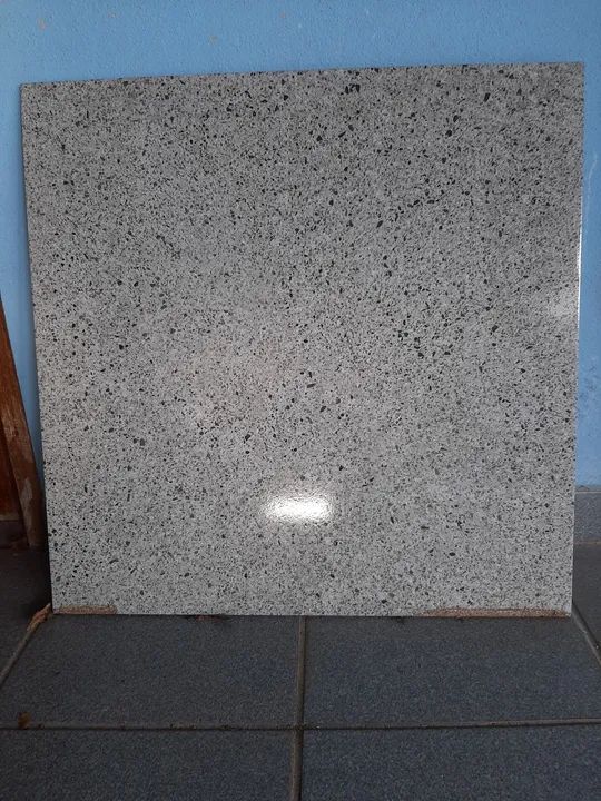 Piso 60x60, total de 68,200 