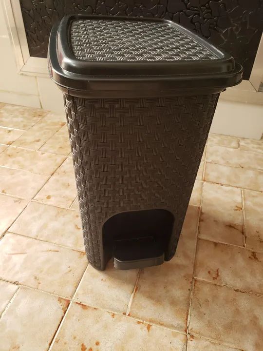 Assento sanitário almofadado + lixeira - Foto 3