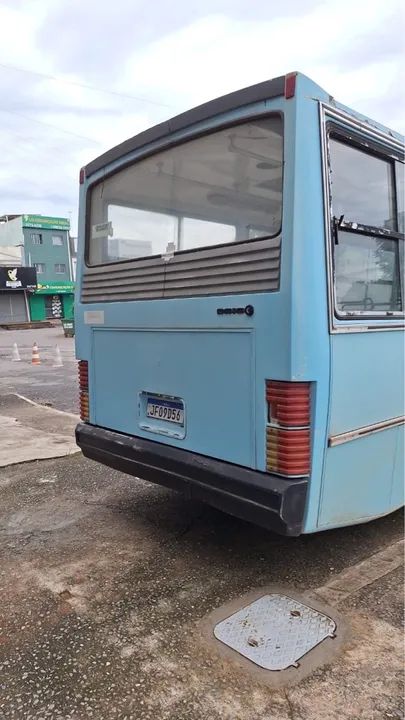 Ônibus Mercedes-Benz em ótimo estado