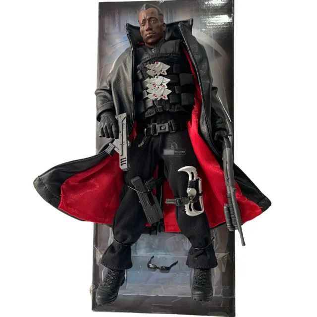 Blade 2 - Figura - ToyBiz Marvel Studios  12"  - Foto 5
