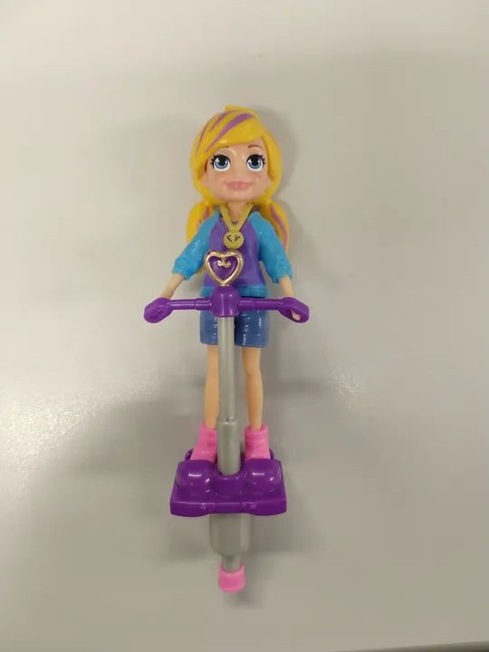 Boneca Polly Pocket com Pula-pula