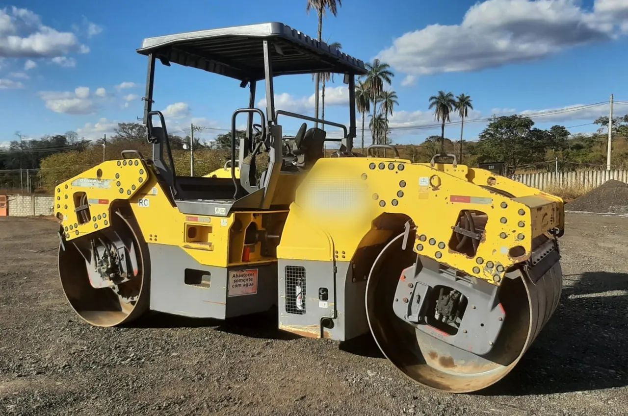 Rolo Compactador Dynapac CC-424 ano 2014, Chapa / Chapa (Tandem), em MG