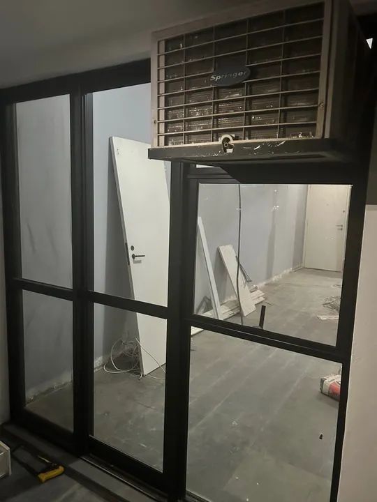 Vendo Porta de Correr em Vidro Blindex Fume - Foto 2