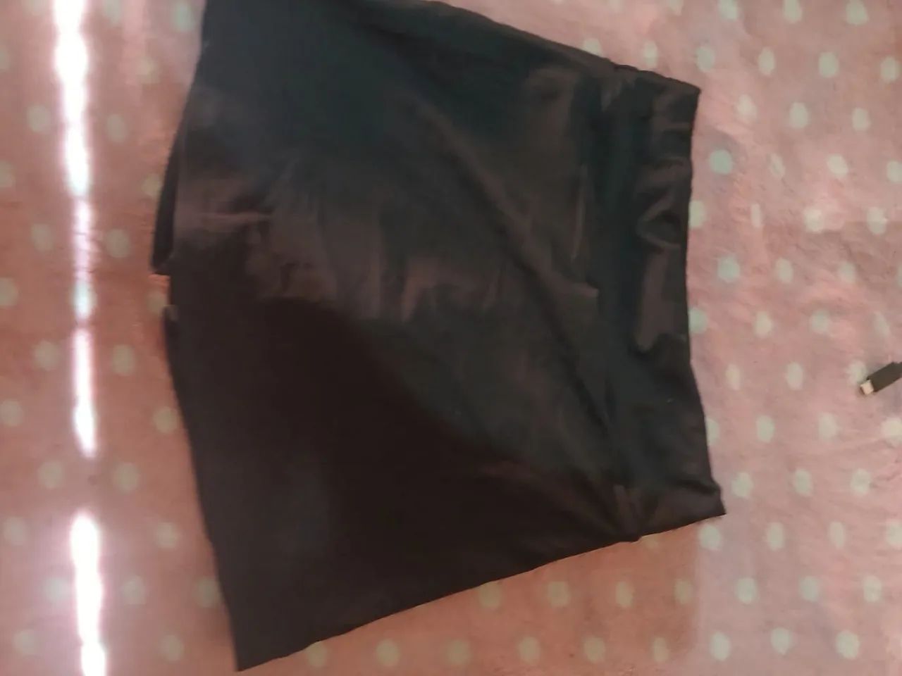 Shorts de paetês preto com cinto - Foto 2