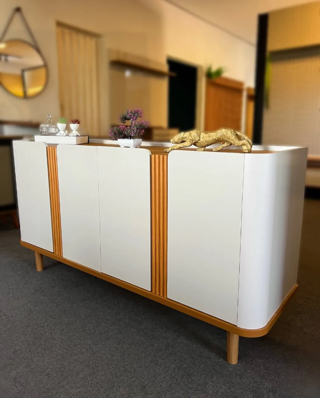 Buffet Moderno com Detalhes em Madeira
