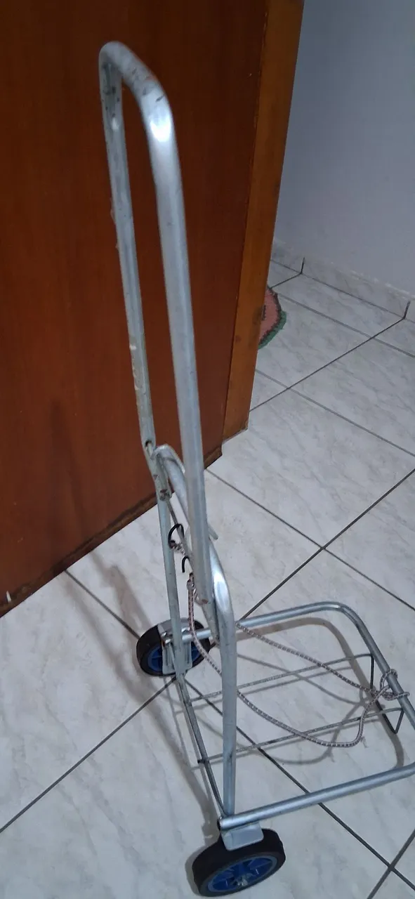 Carrinho de mão dobrável em ótimo estado