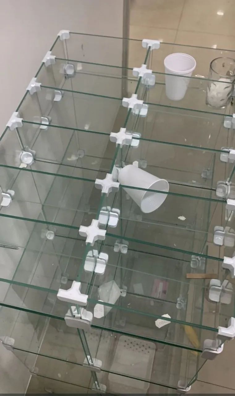 Glass display case64316920395266120