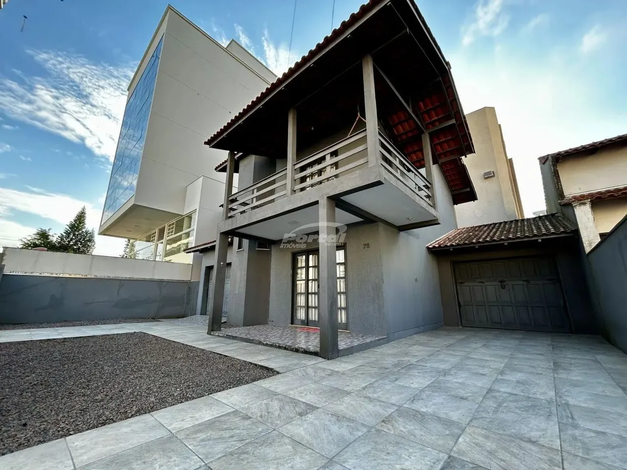 Casa residencial/ comercial disponível para locação no bairro Centro Balneário Piçarras/S
