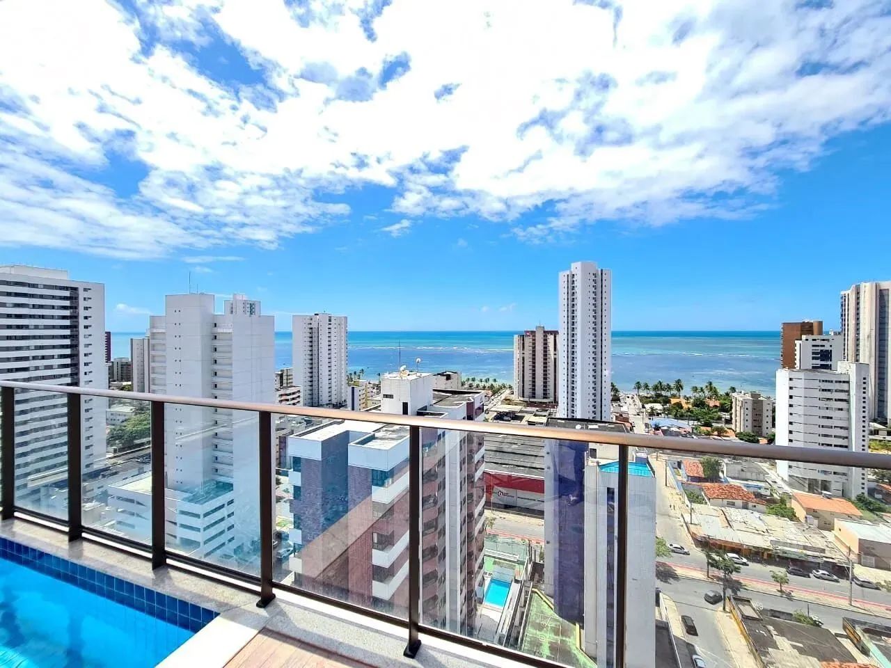 Apartamento 3 Quartos Reformado com Vista Mar em Candeias