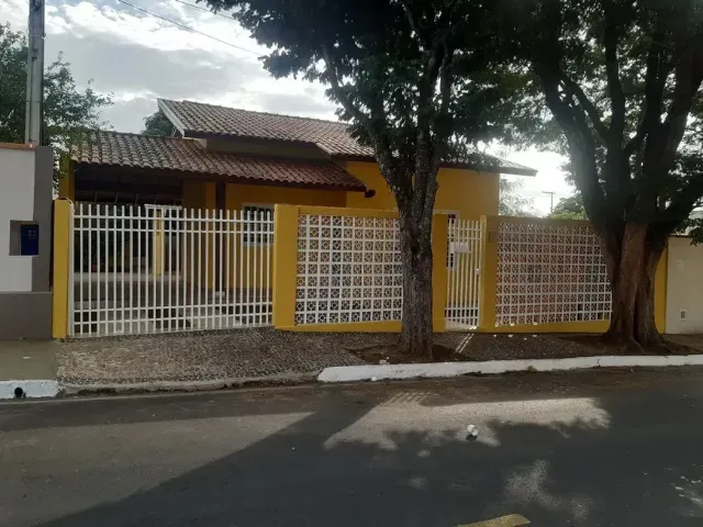 Casa com quintal espaçoso em Barcelona - Serra/ES