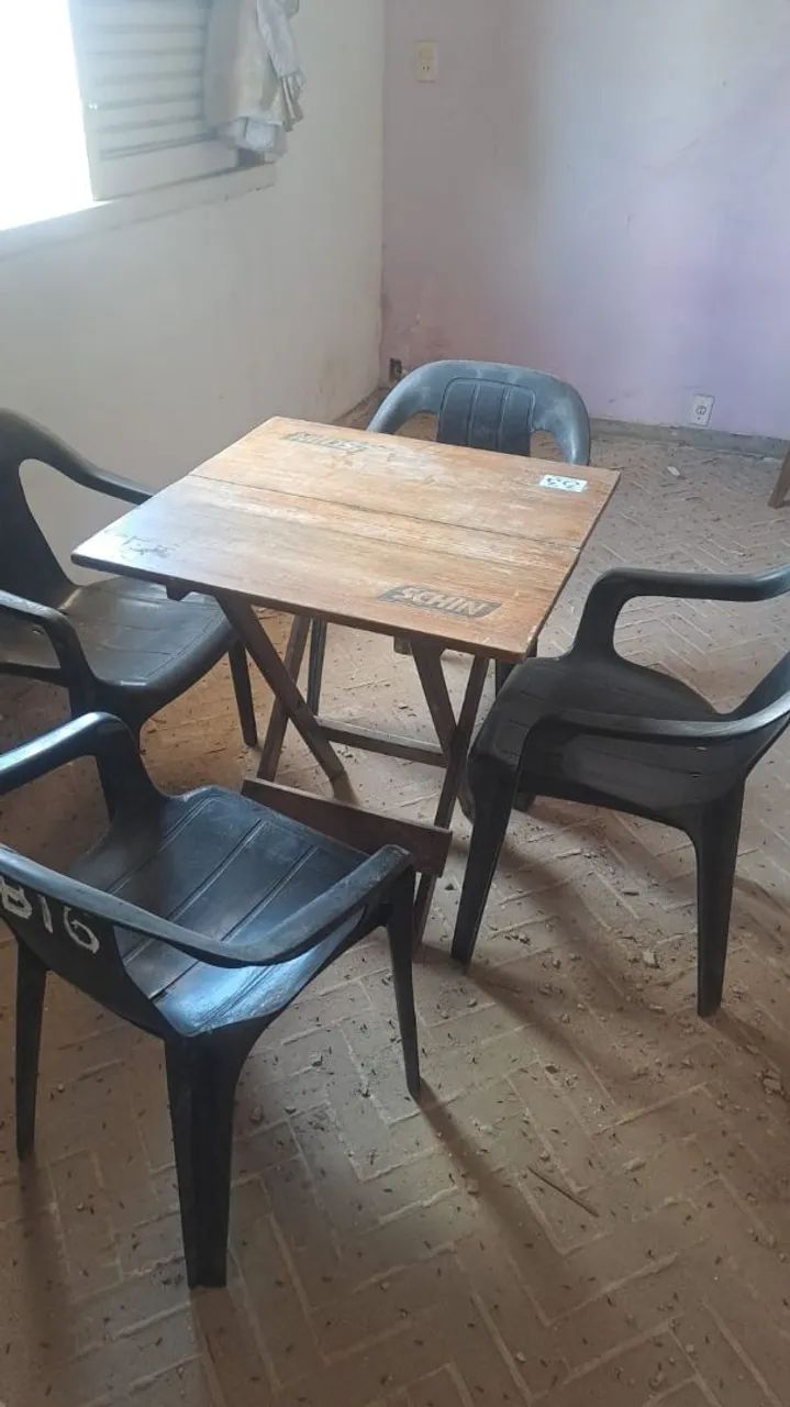 Mesas com cadeiras 