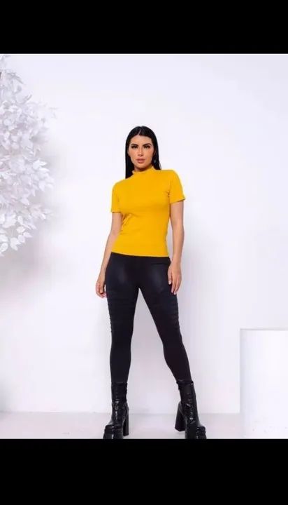 Blusa Feminina canelada arrumada de gola alta amarela - Foto 2