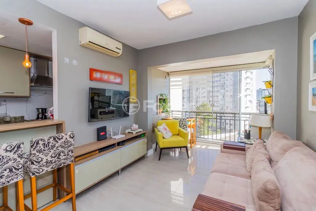Imóvel para venda tem 69 metros quadrados com 2 quartos em Passo da Areia - Porto Alegre - - Foto 2